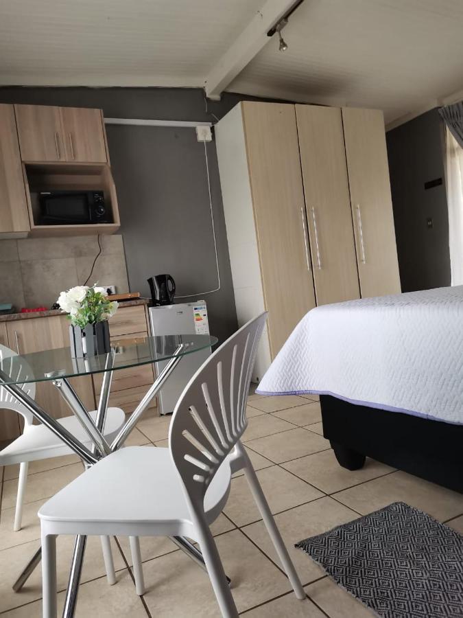 Mia Hills Guest House Hartbeespoort Buitenkant foto