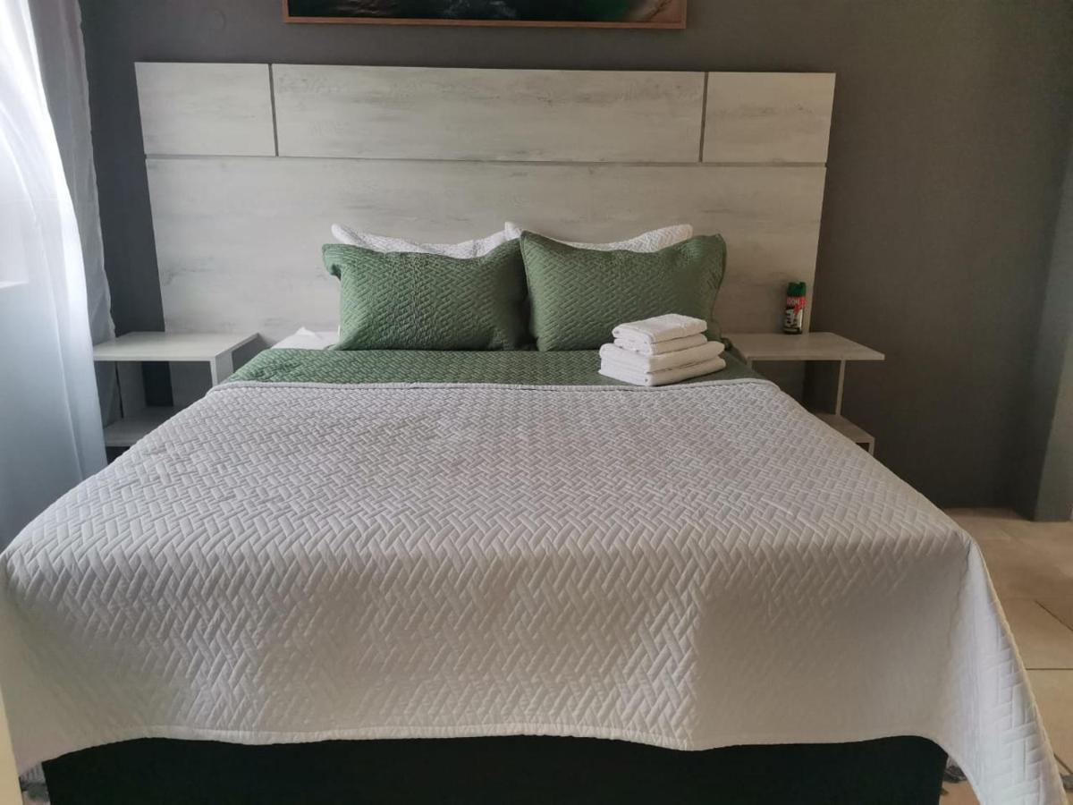 Mia Hills Guest House Hartbeespoort Buitenkant foto