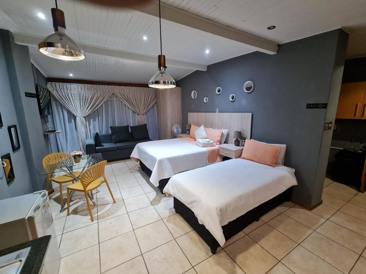 Mia Hills Guest House Hartbeespoort Buitenkant foto